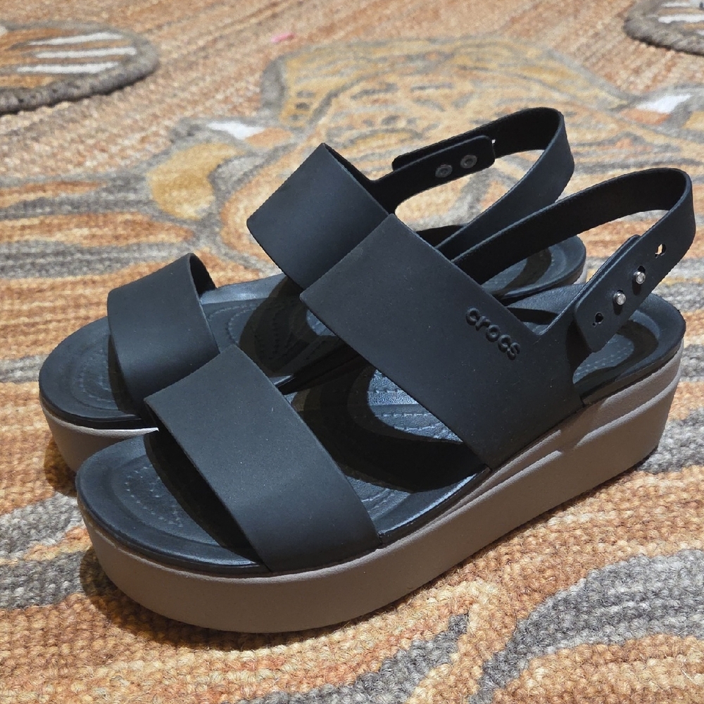 Crocs Brooklyn Low Wedges Size 8 Black/Mushroom